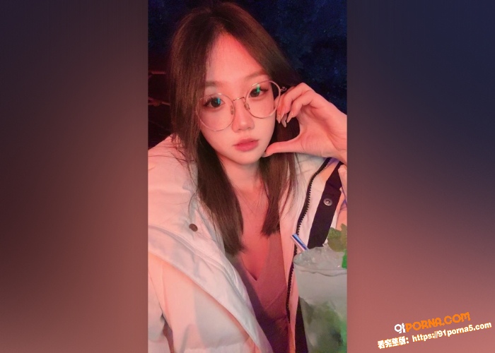 我的反差眼镜母狗女友 暴...（3）