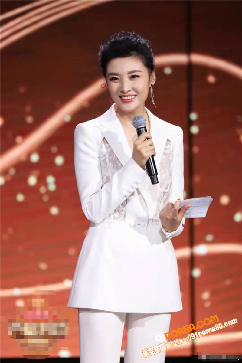 娱乐圈明星 董卿 递巧克...（1）