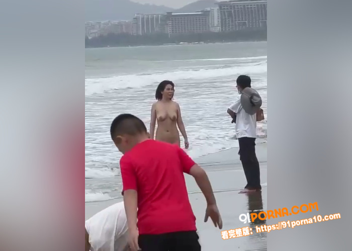 海南三亚湾 海滩惊现裸女...（5）