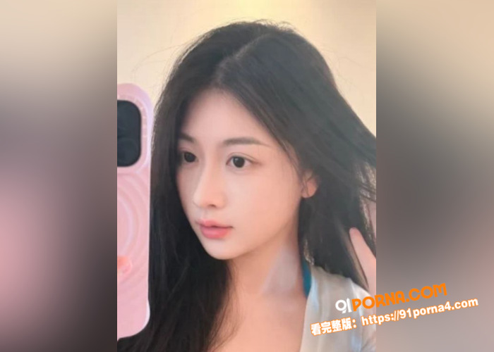 风韵犹存的亲妈在家做瑜伽...（1）