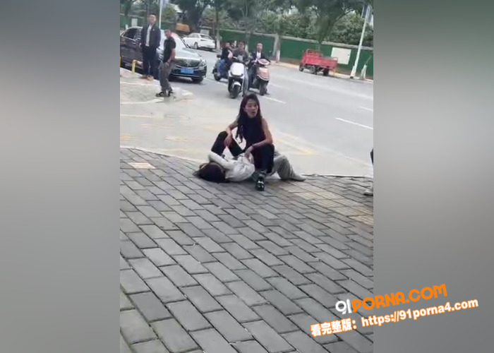 学生妹当小三被原配抓奸 ...（4）