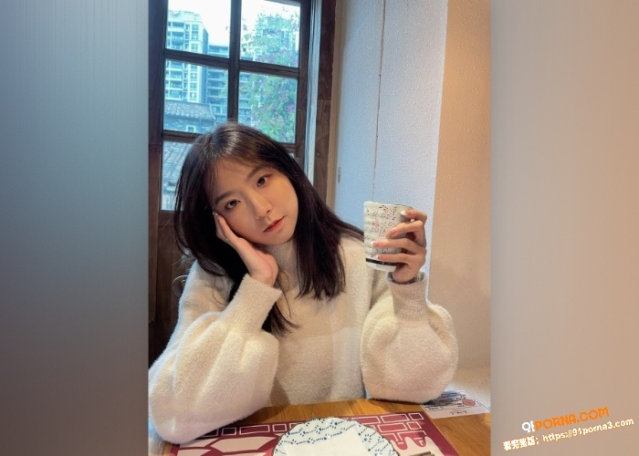 富二代双飞熟女姐妹花露脸...（2）