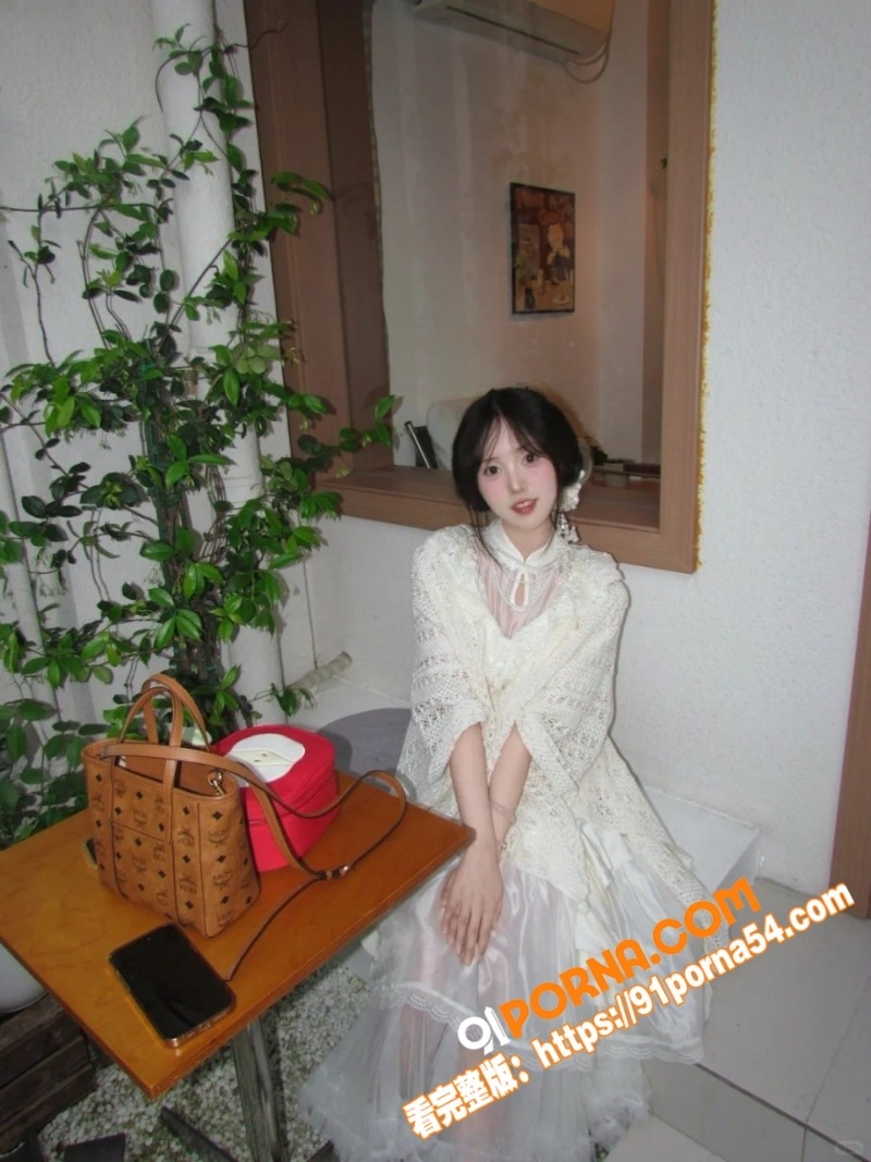 漂亮女大学生被上海金主爸...（1）