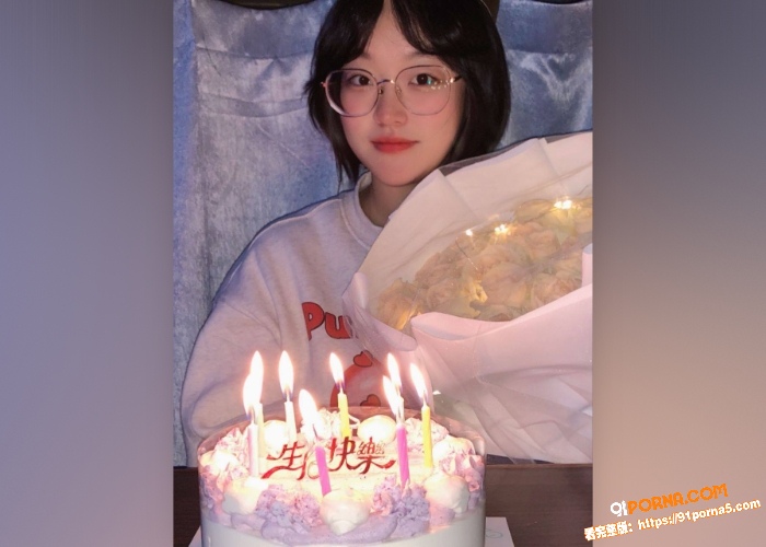 我的反差眼镜母狗女友 暴...（2）